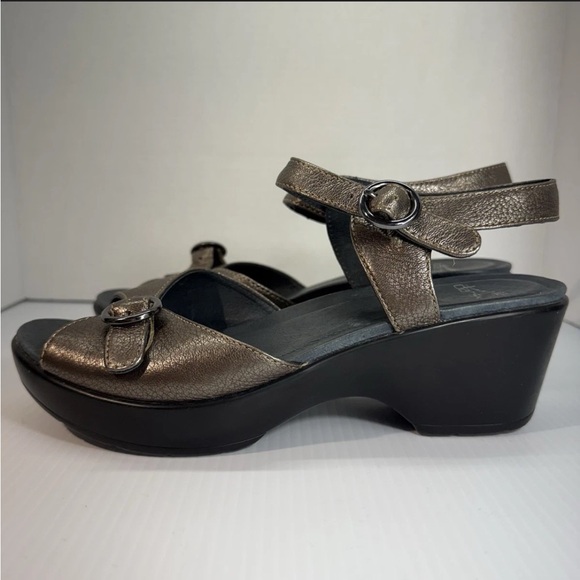 Dansko Shoes - Dansko Dillon June Strappy Comfort Sandals Size 38 Women’s 7 Metallic Pewter